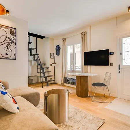 Chic Duplex Apartament